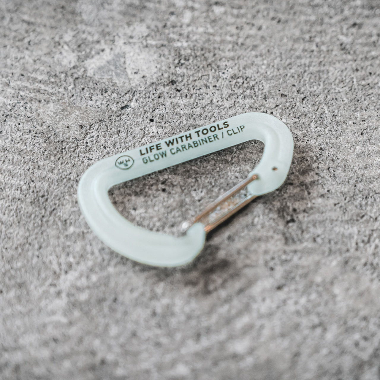 蓄光カラビナ|GLOW CARABINER