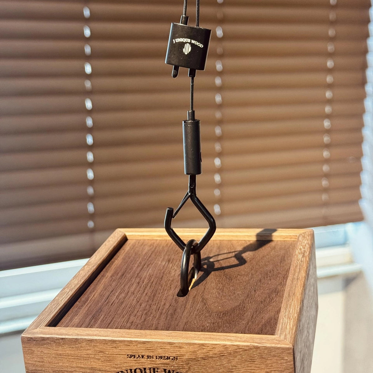 Control String Black