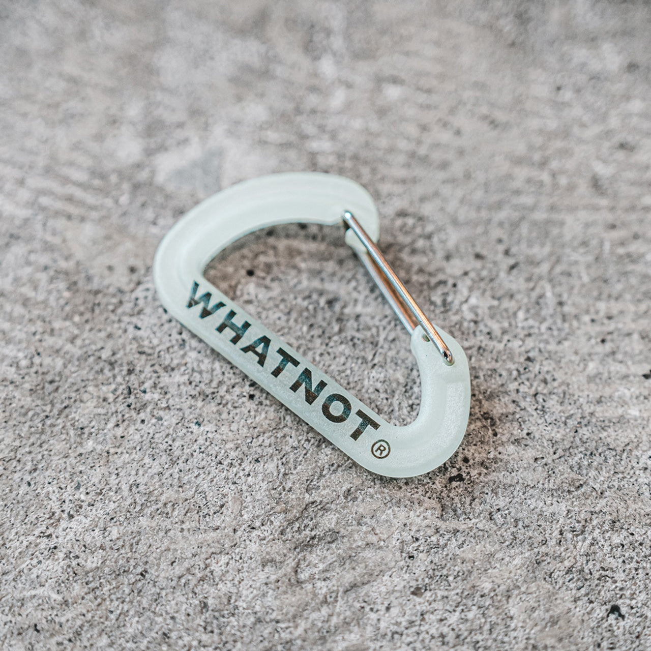 蓄光カラビナ|GLOW CARABINER