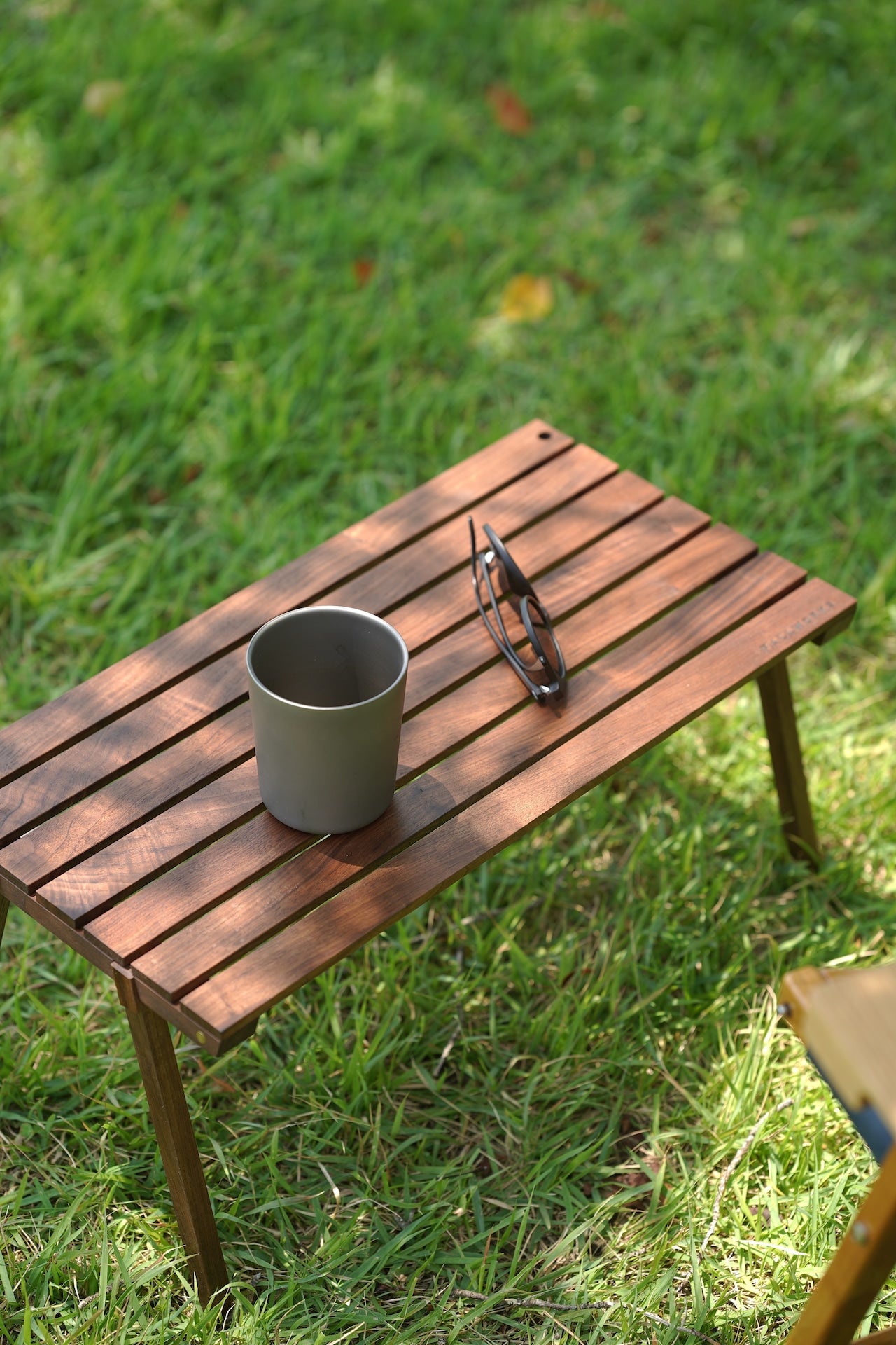 assemble mini table WG ( walnut gold )