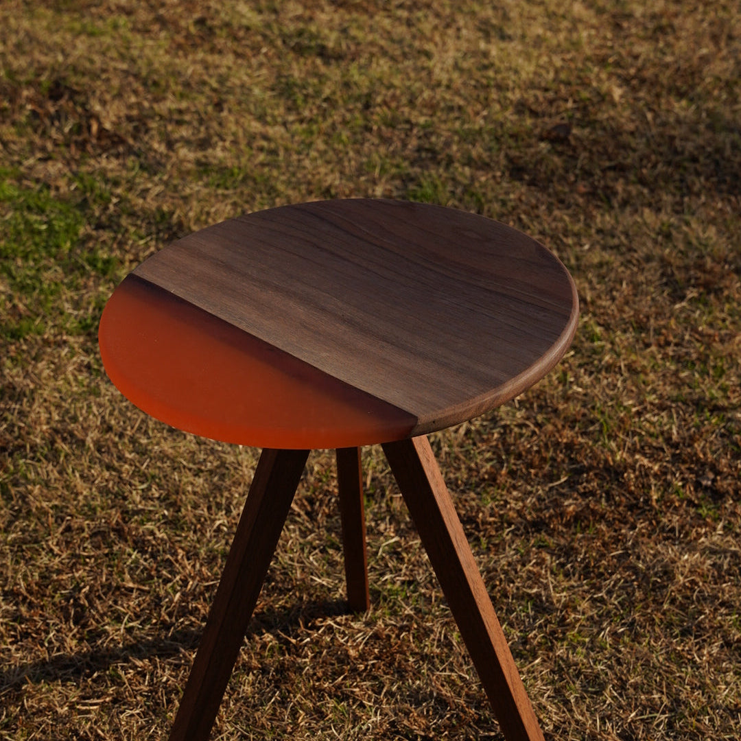 杢境 L size - ブラックウォールナット × アンバーレジン(ハーフクリア) - 三脚用テーブル天板